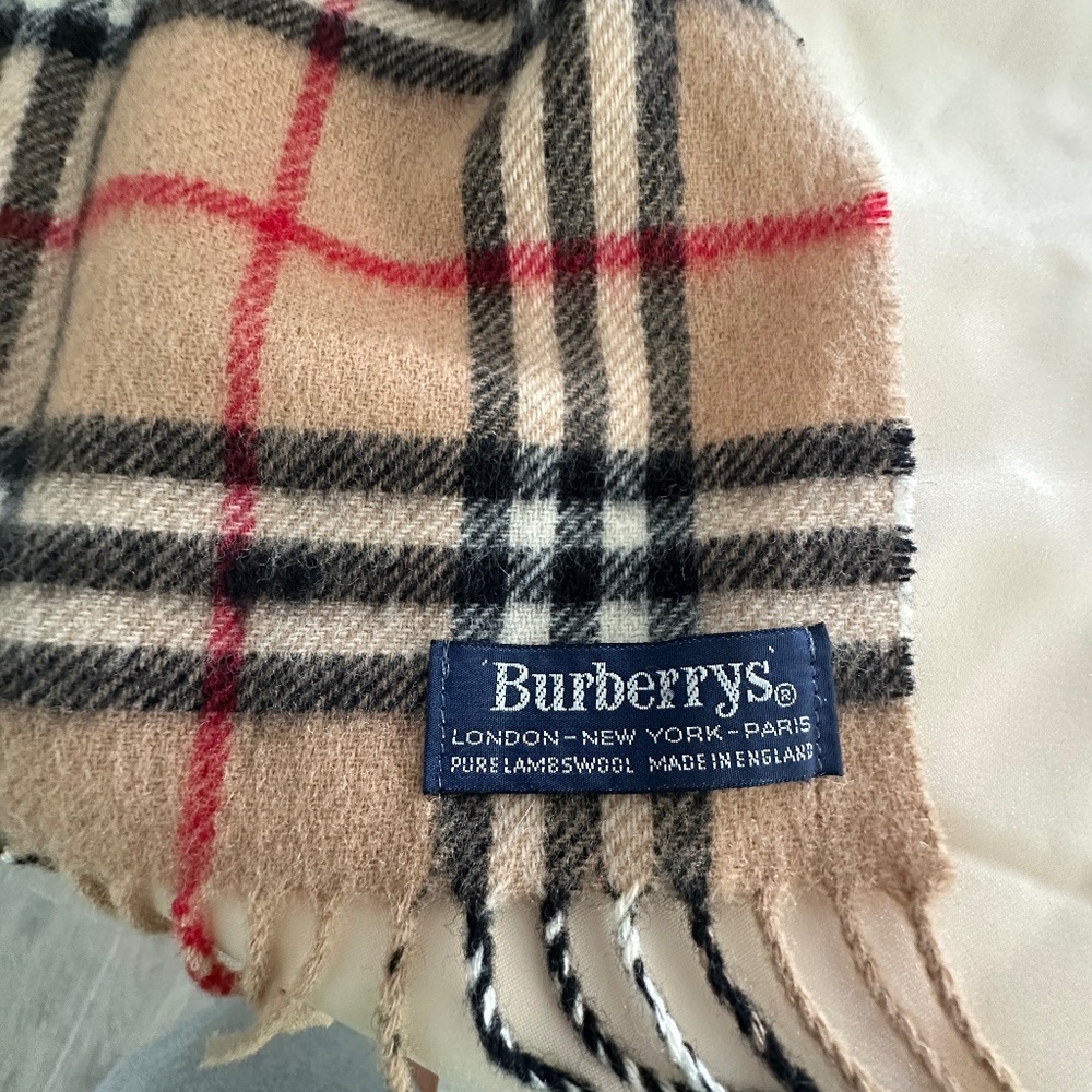 Burberrys Lambswool scarf vintage with original logo